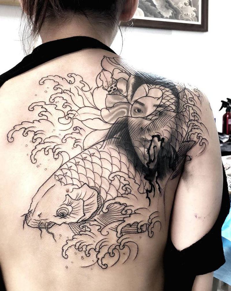 遮盖前男友纹身图片_背部老传统新传统鲤鱼纹身图案