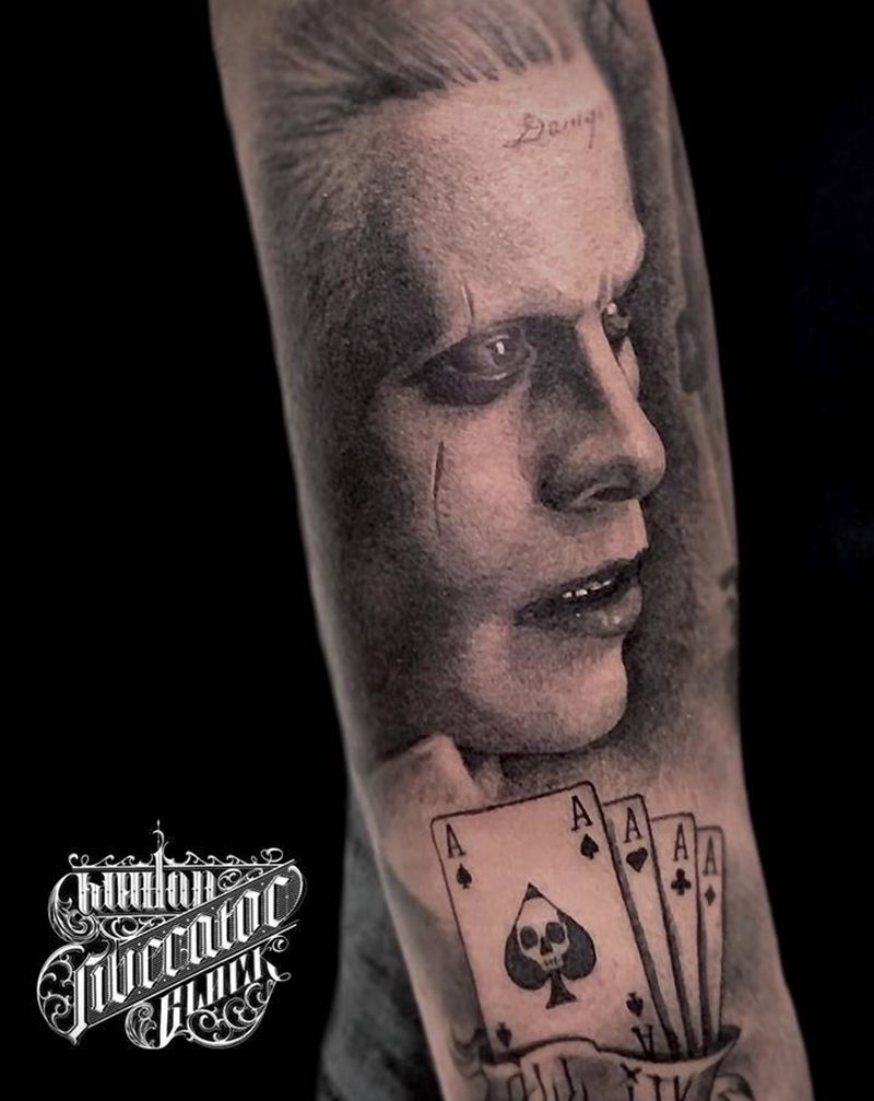 某知名影视人物纹身图片_手臂欧美写实小丑自杀小队纹身图案