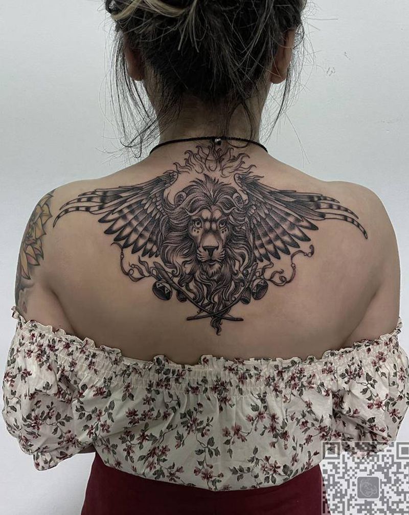 狮子纹身图片_肩部背部新传统欧美写实纹身图案