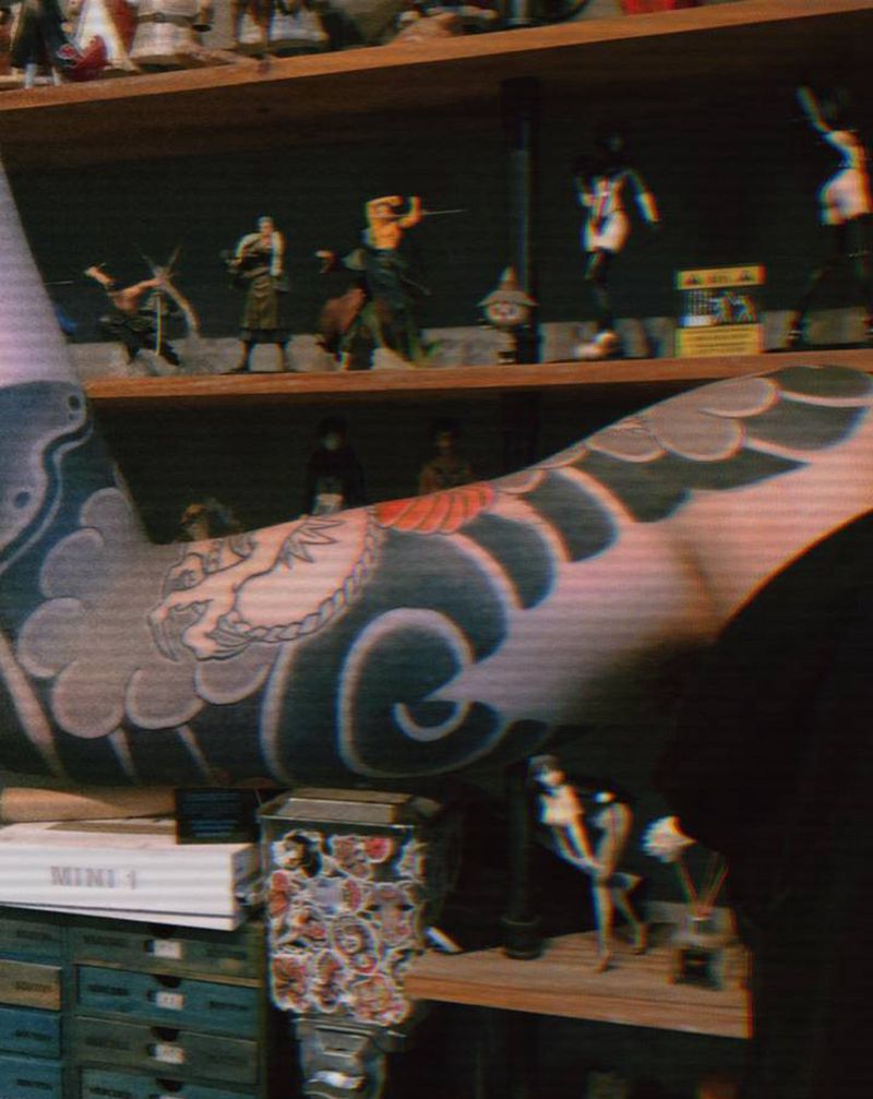 大臂内侧展示纹身图片_手臂老传统纹身图案