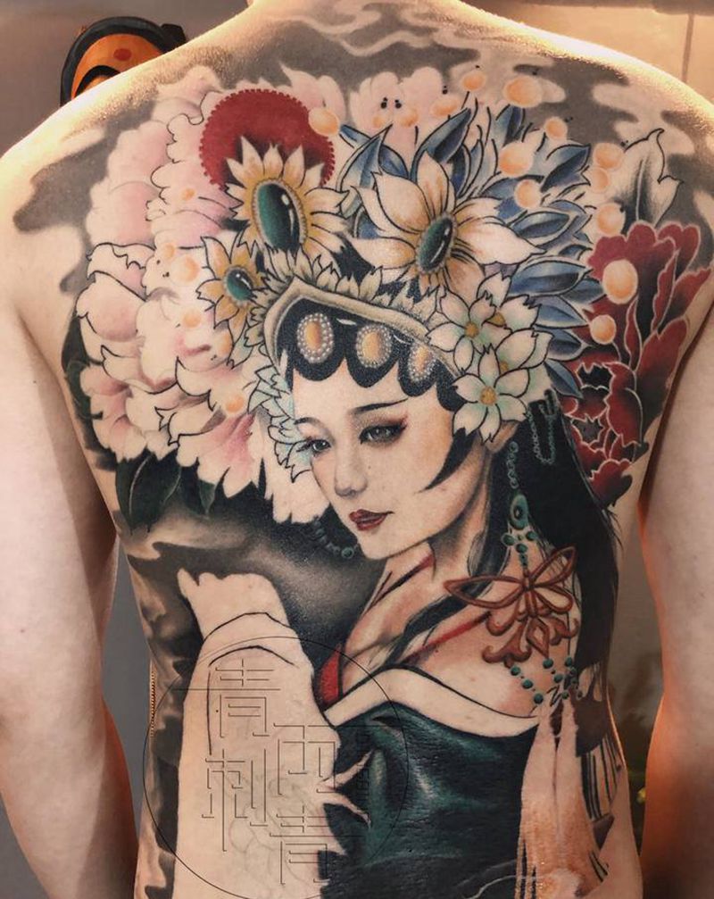 满背花旦进度纹身图片_背部新传统花旦纹身图案