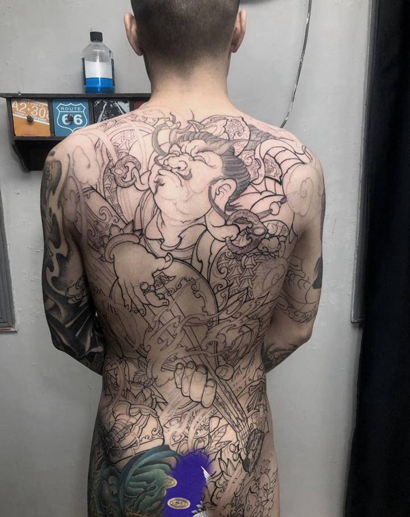 持国天王纹身图片_背部肩部新传统四大天王牡丹花纹身图案