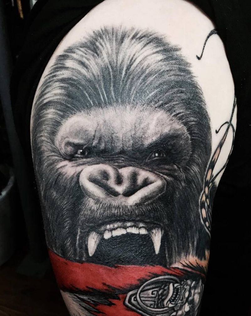 KINGKONG纹身图片_肩部手臂欧美写实新传统猩猩黑灰写实动物纹身图案