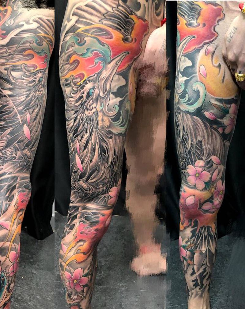 新传统凤凰纹身图片_脚部腿部新传统凤凰蛇樱花纹身图案