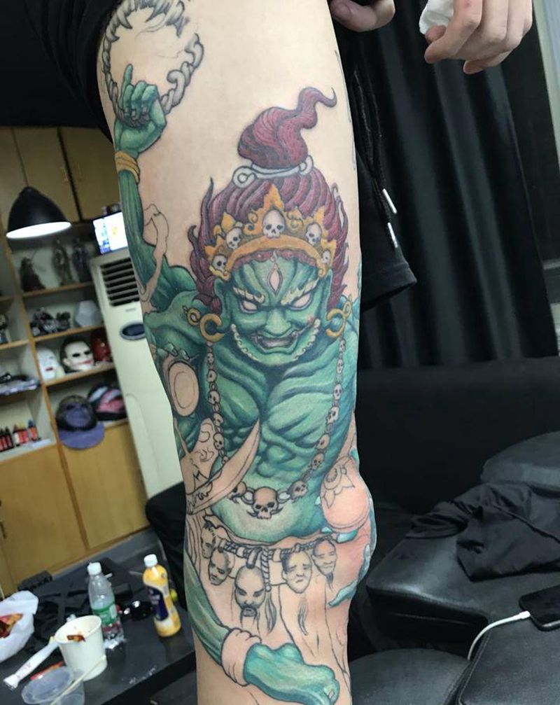 大黑天纹身图片_脚部新传统纹身图案