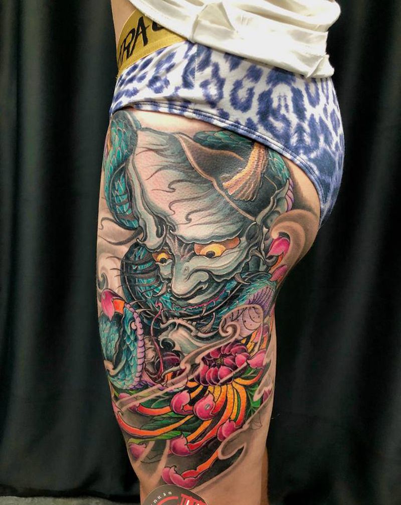 般若戏蛇纹身图片_腿部脚部新传统般若蛇菊花纹身图案