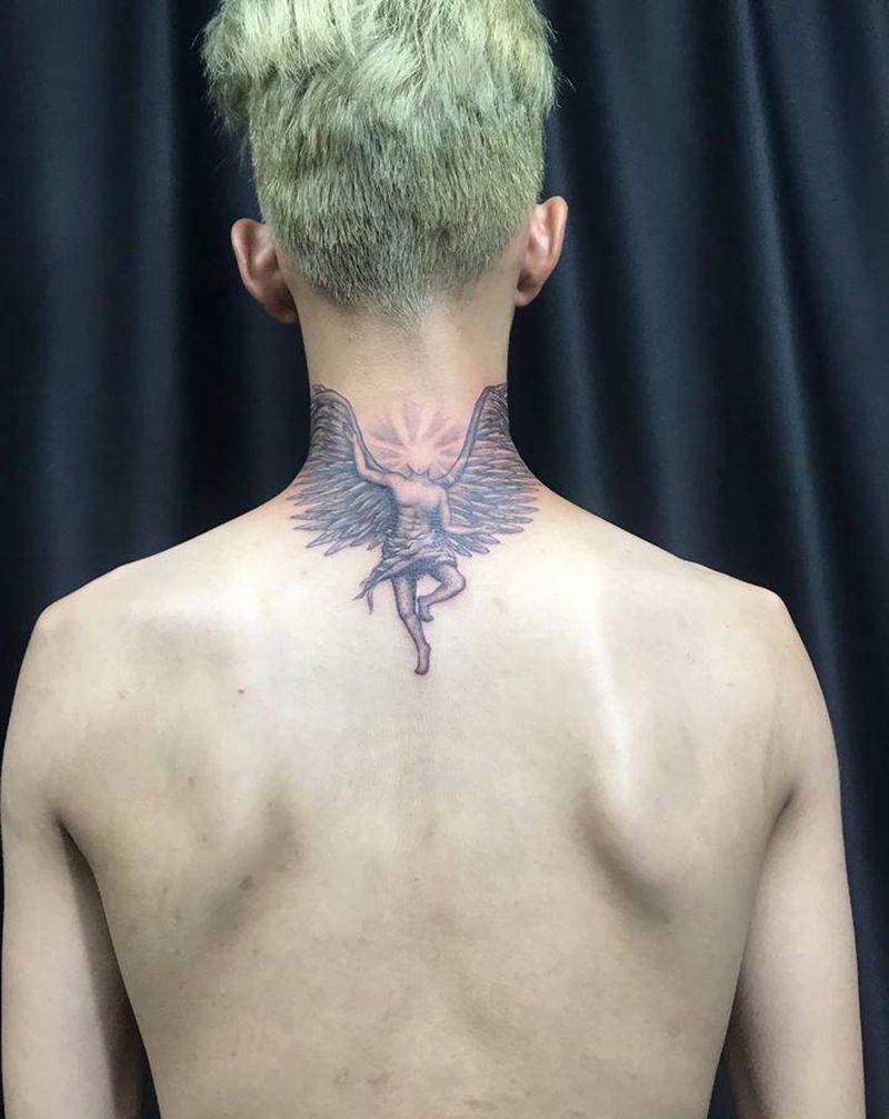 堕落天使纹身图片_颈部欧美写实纹身图案