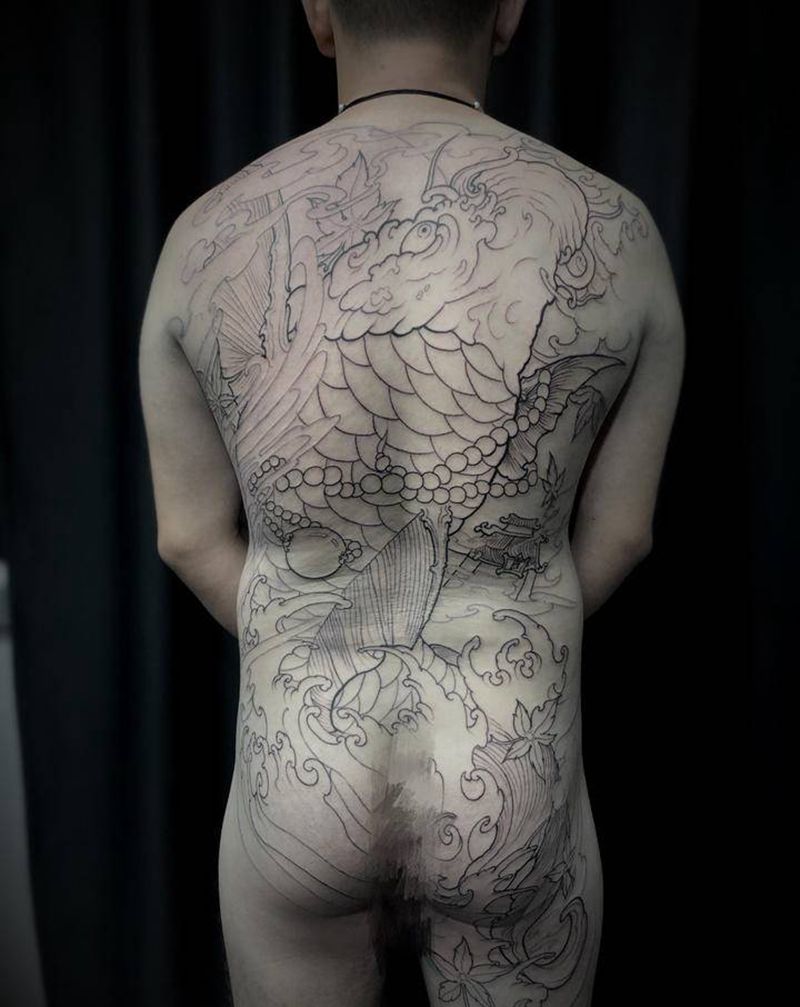 新传统鲤鱼纹身图片_腰部背部新传统鲤鱼龙门水浪纹身图案