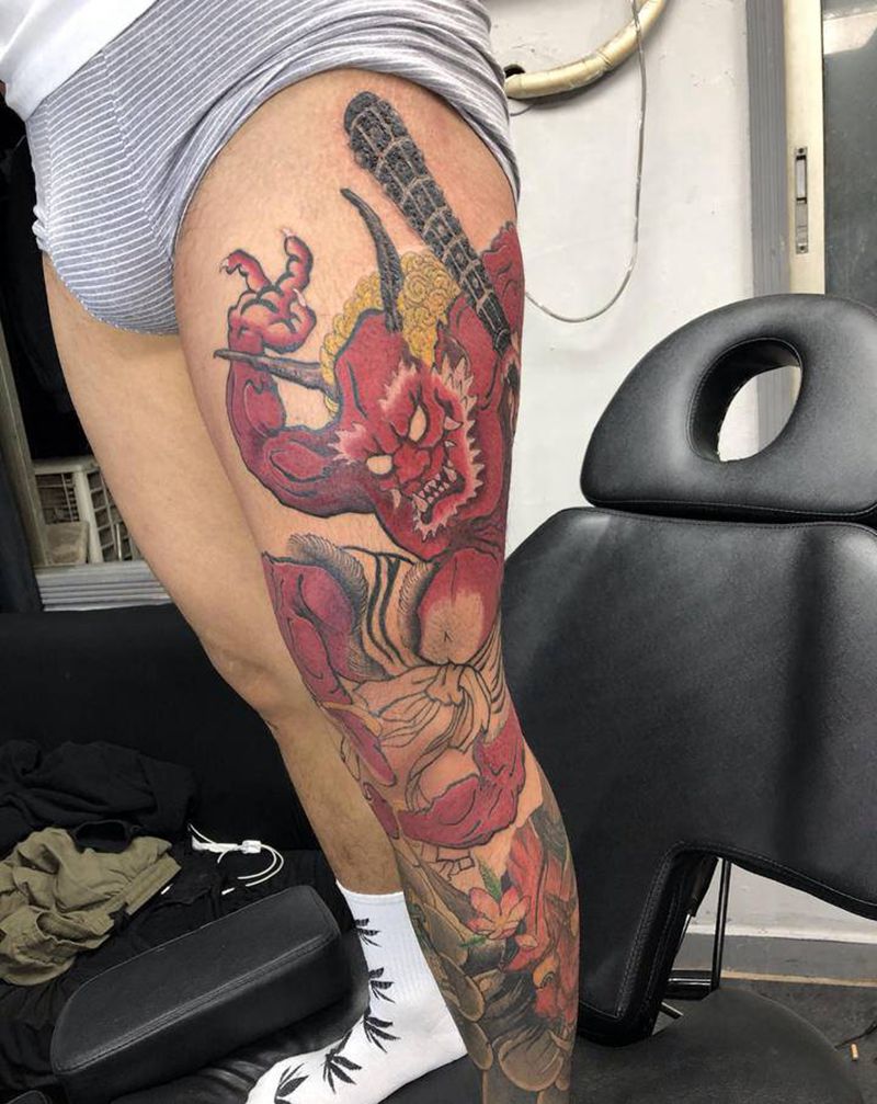 小鬼纹身图片_腿部纹身图案