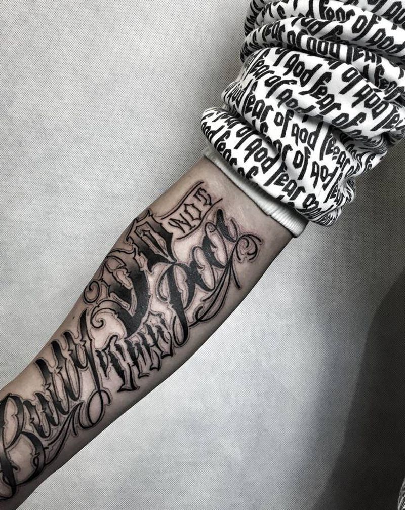 花体字纹身图片_手部纹身图案