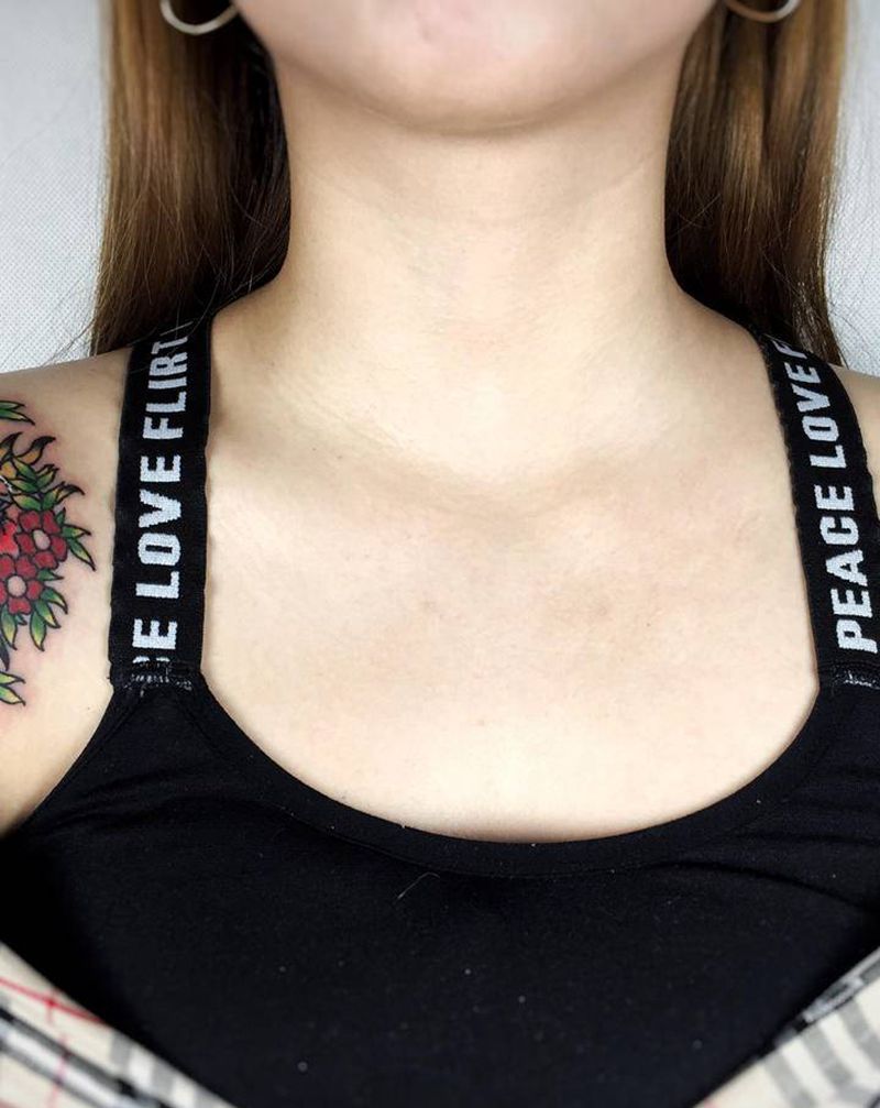 school 肩花纹身图片_肩部纹身图案