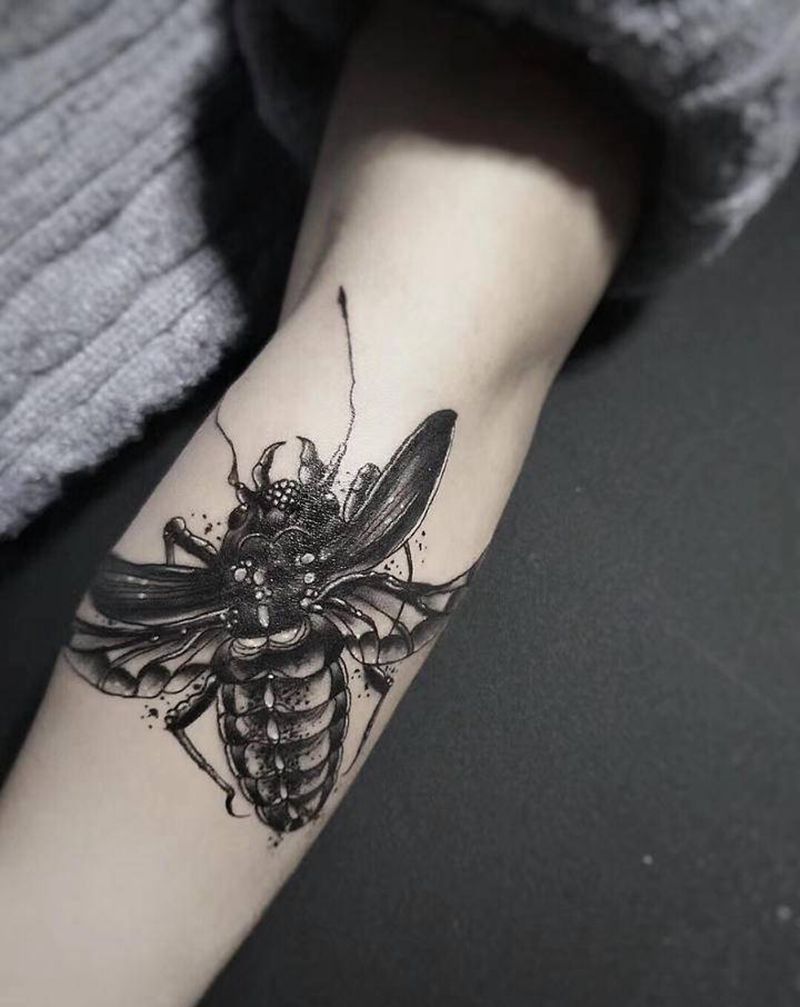 昆虫纹身图片_手臂纹身图案
