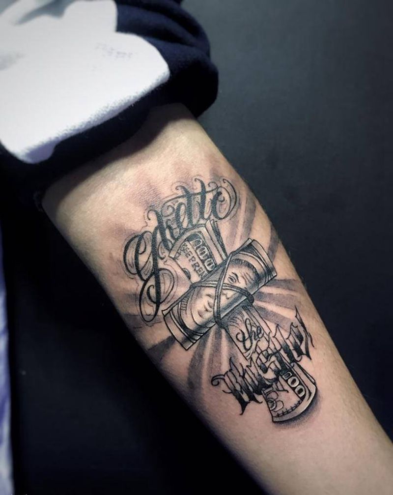 十字架纹身图片_欧美写实纹身图案