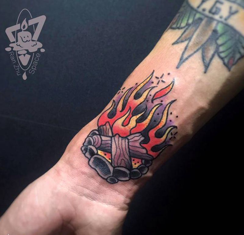 火焰纹身图片_Old School纹身图案