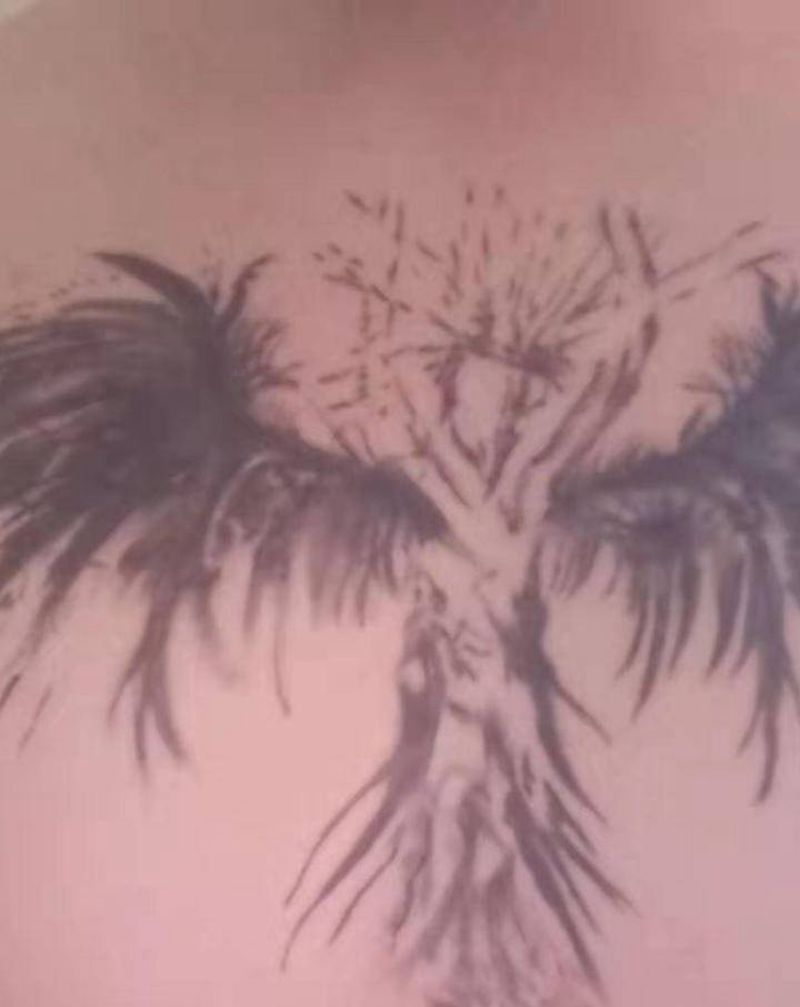 修改大天使纹身图片_胸部水墨纹身图案