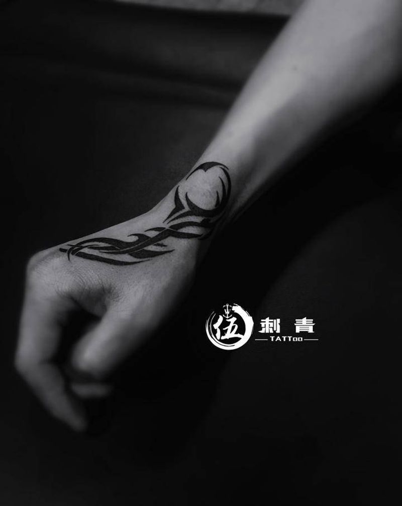 图腾纹身图片_手部纹身图案