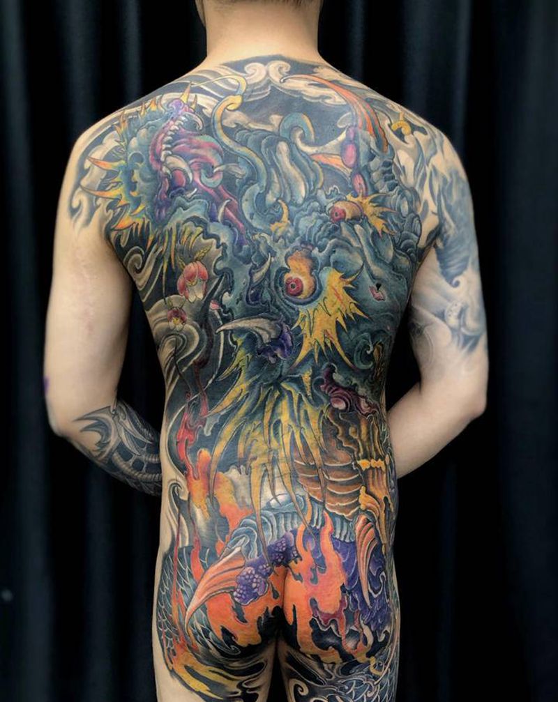 满背覆盖纹身图片_背部臀部新传统龙遮盖纹身图案