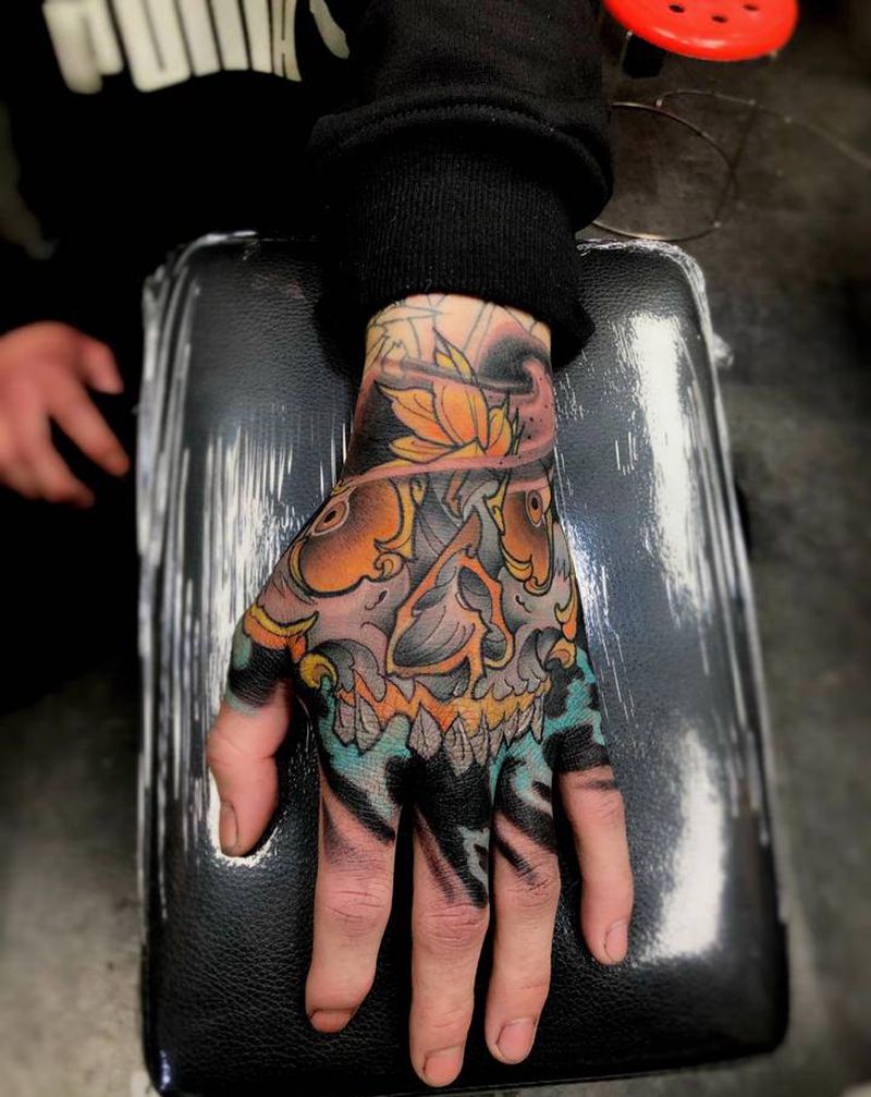 嘎巴拉纹身图片_手部新传统New School嘎巴拉手面纹身图案