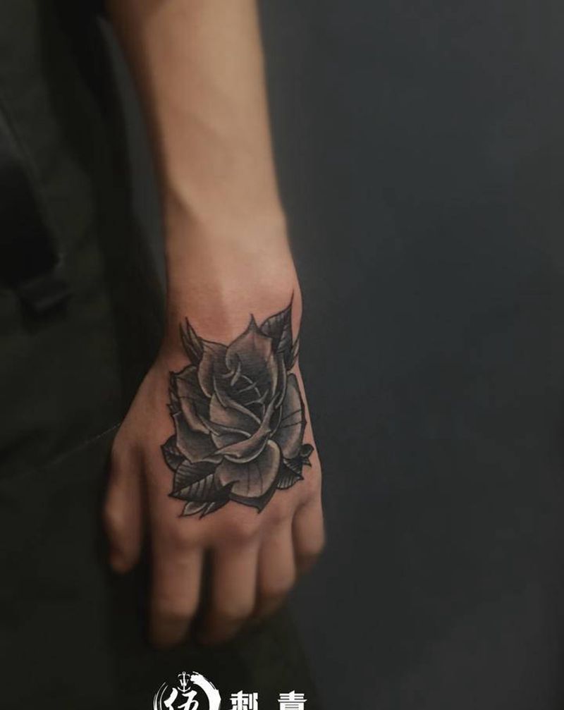 玫瑰纹身图片_手部纹身图案