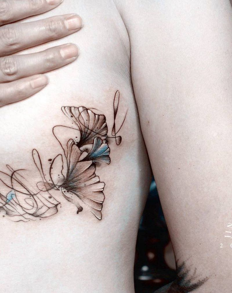 胸下水墨风纹身图片_胸部水墨纹身图案