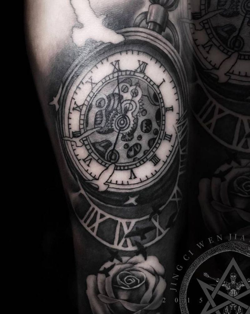 钟表纹身图片_手臂欧美写实纹身图案