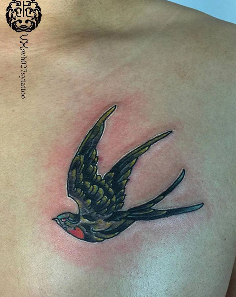 燕子纹身图片_胸部新传统燕子纹身图案