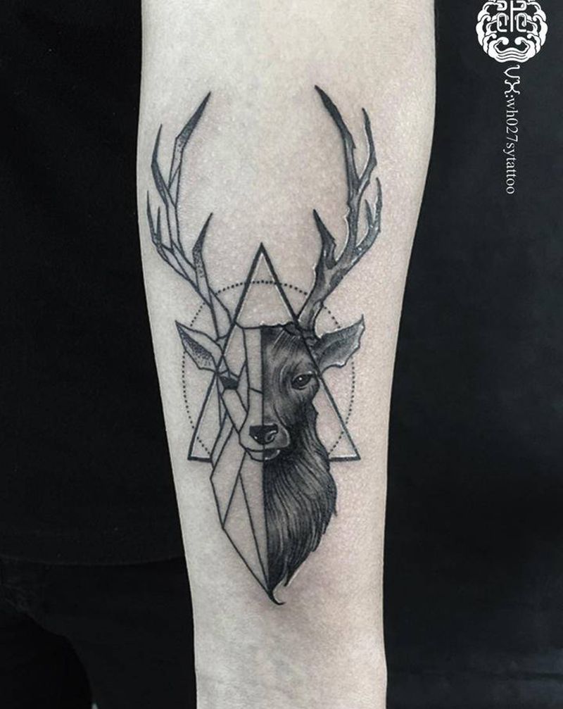 鹿头纹身图片_手臂欧美写实几何鹿鹿头纹身图案