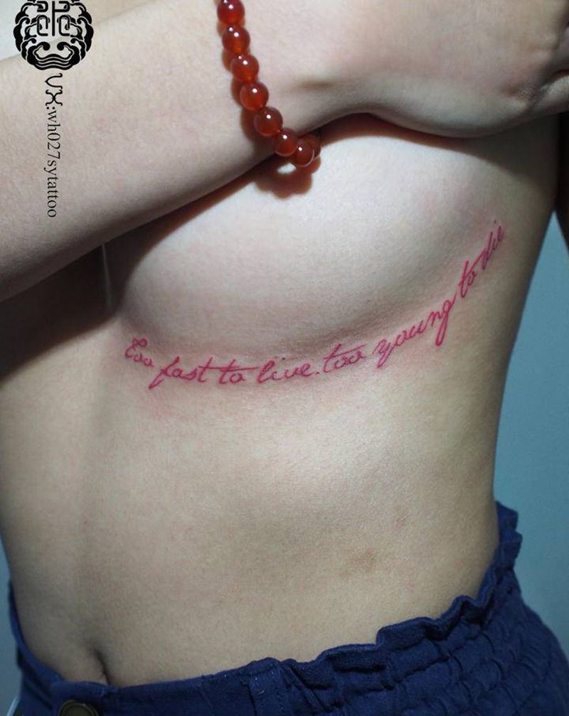 小字母纹身图片_胸部花体字纹身图案