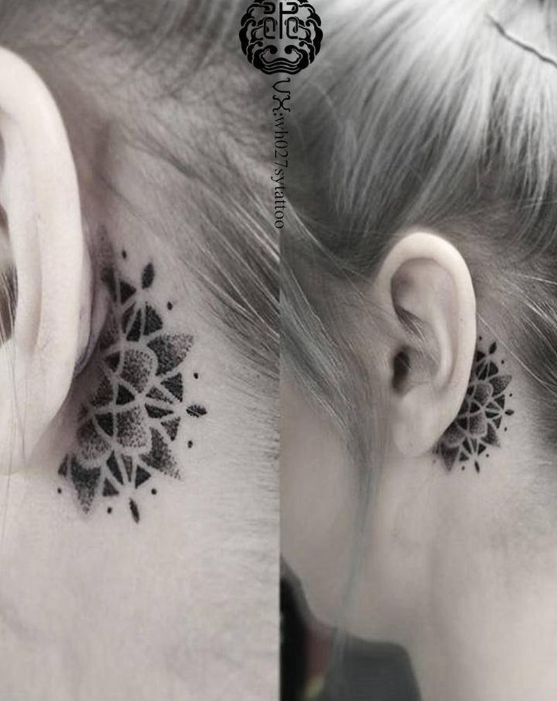 曼陀罗纹身图片_颈部点刺纹身图案