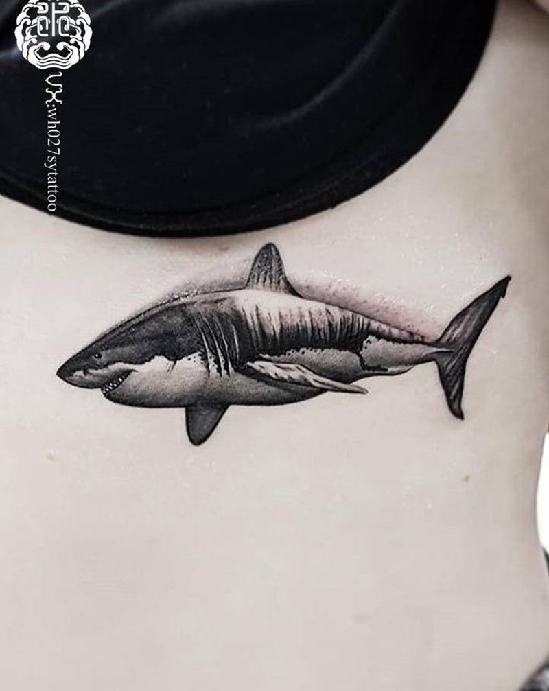 鲨鱼纹身图片_腰部欧美写实鲨鱼纹身图案