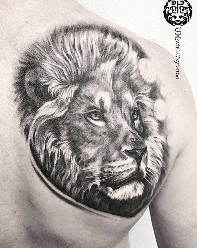狮子纹身图片_肩部欧美写实狮子纹身图案