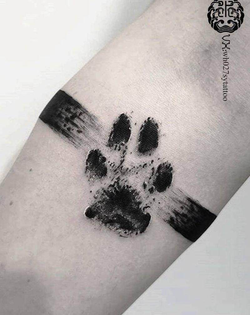 狗爪纹身图片_手臂水墨欧美写实狗爪狗纹身图案