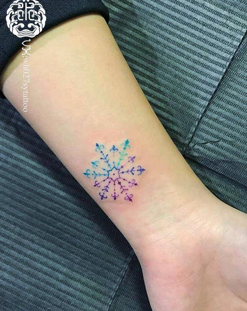 雪花纹身图片_手臂水彩雪花雪纹身图案