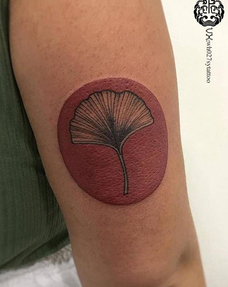 银杏叶纹身图片_手臂新传统银杏叶纹身图案