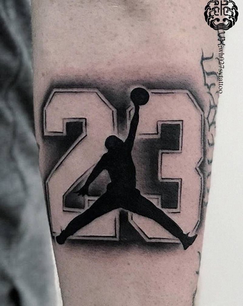 乔丹纹身图片_手臂欧美写实花体字乔丹篮球纹身图案
