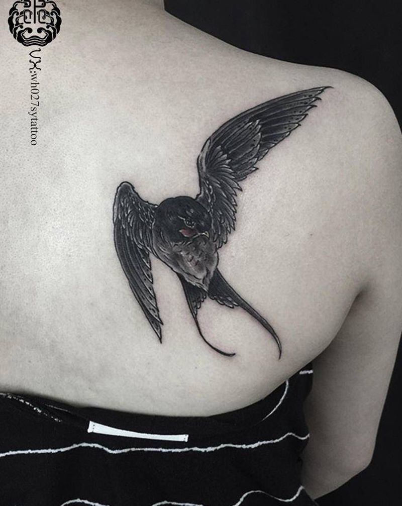 燕子纹身图片_肩部新传统燕子纹身图案