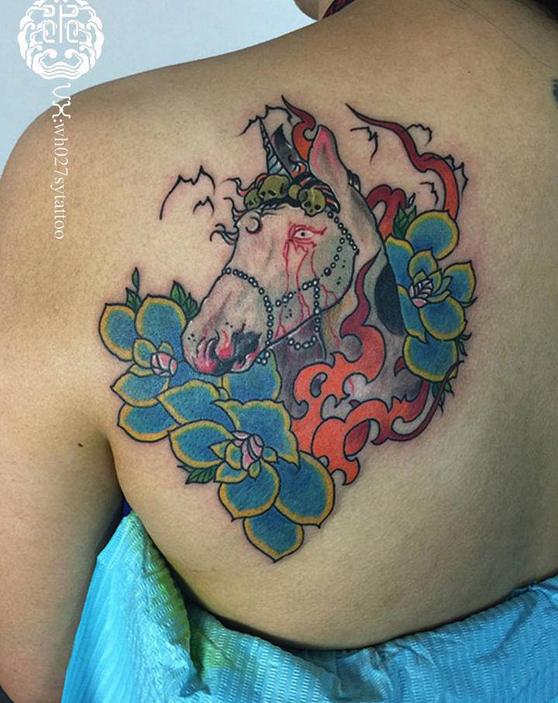 独角兽纹身图片_肩部New School独角兽马纹身图案