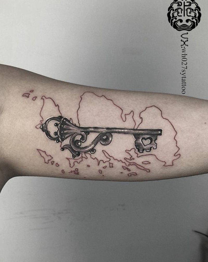 钥匙苏格兰地图纹身图片_手臂欧美写实钥匙地图苏格兰地图纹身图案