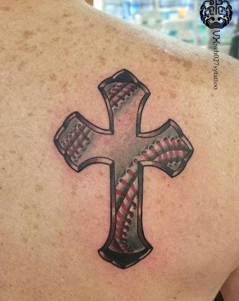 棒球/十字架纹身图片_肩部欧美写实棒球十字架纹身图案