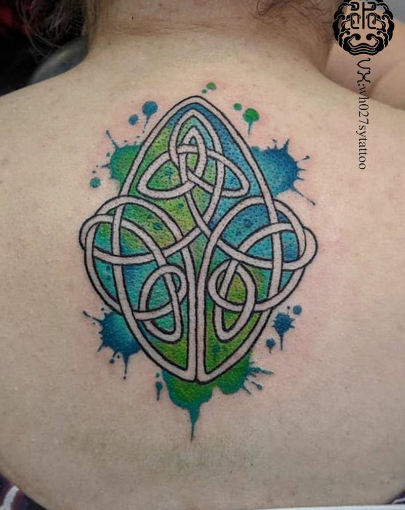 水彩凯尔特纹身图片_背部水彩凯尔特纹身图案