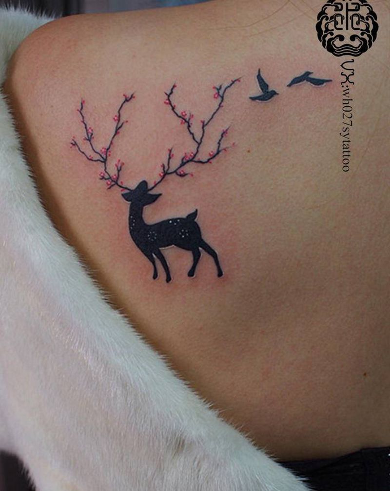 小鹿纹身图片_肩部图腾鹿纹身图案