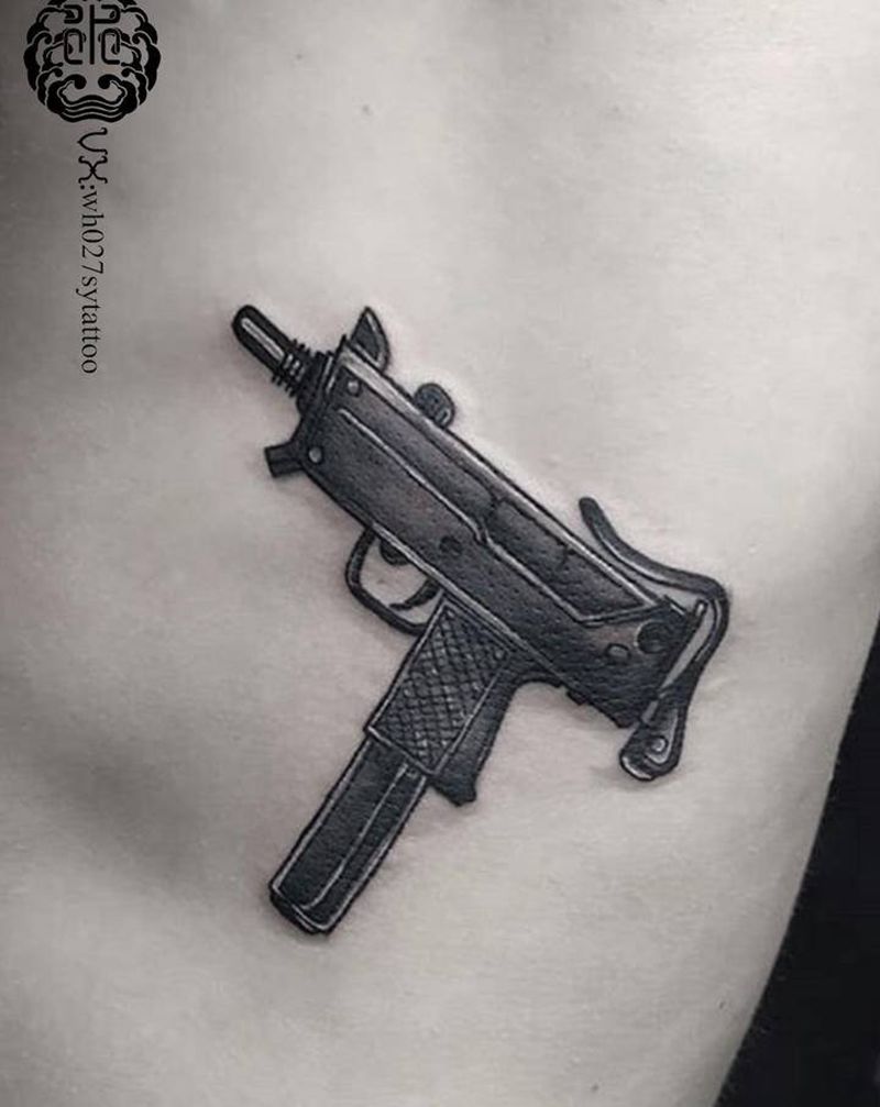 mac10纹身图片_腰部欧美写实枪纹身图案