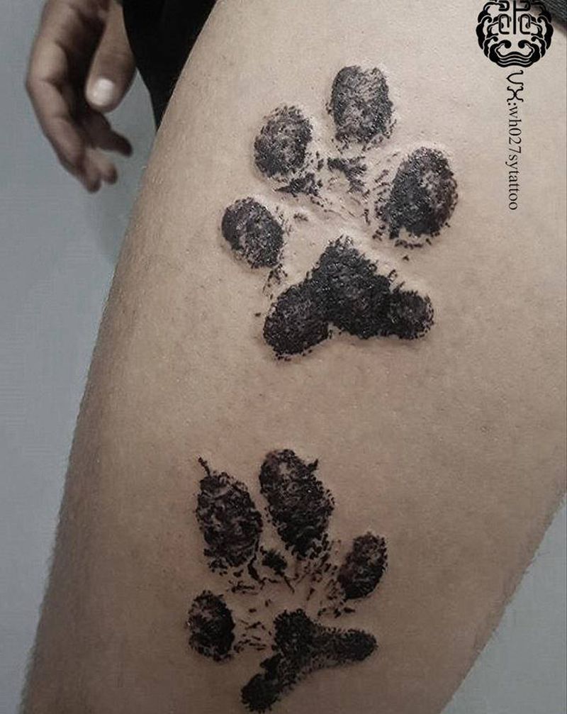狗爪纹身图片_腿部欧美写实狗狗爪纹身图案