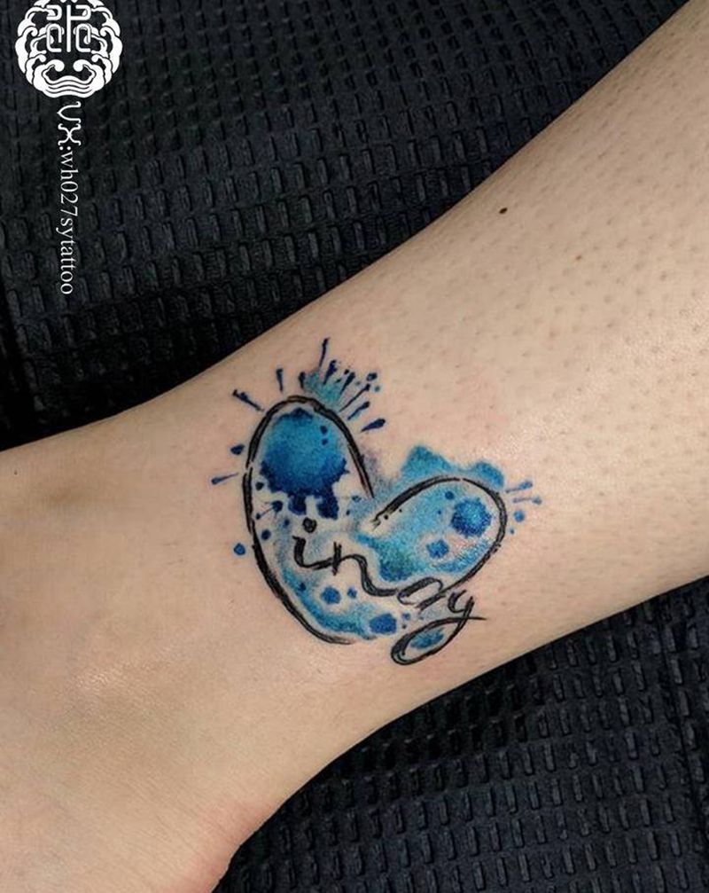 心纹身图片_腿部水彩心纹身图案