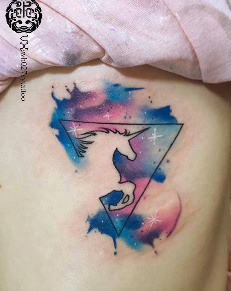 独角兽纹身图片_腰部水彩独角马纹身图案