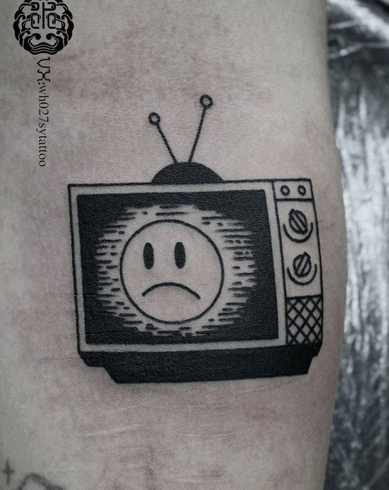 周二的电视纹身图片_手臂图腾电视纹身图案