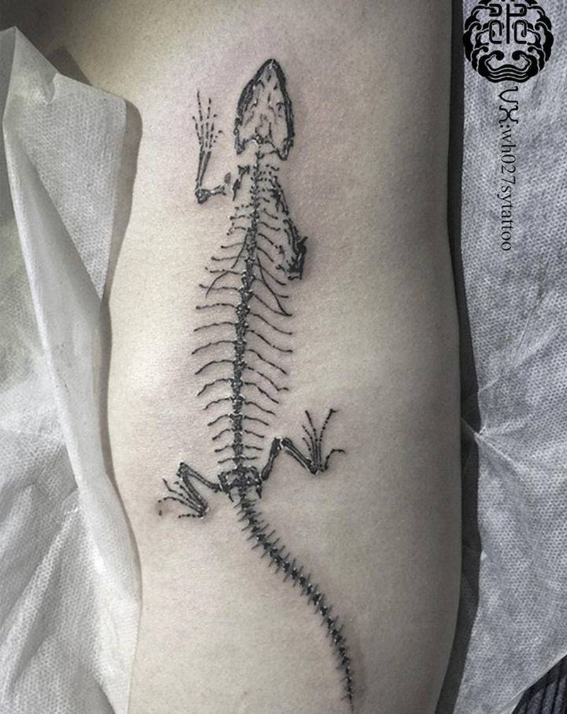 X光下的蜥蜴纹身图片_腰部欧美写实蜥蜴骨骼纹身图案