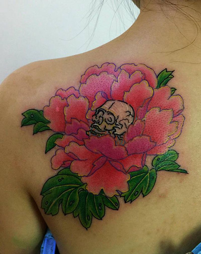 骷髅芯牡丹纹身图片_肩部新传统骷髅牡丹头骨纹身图案
