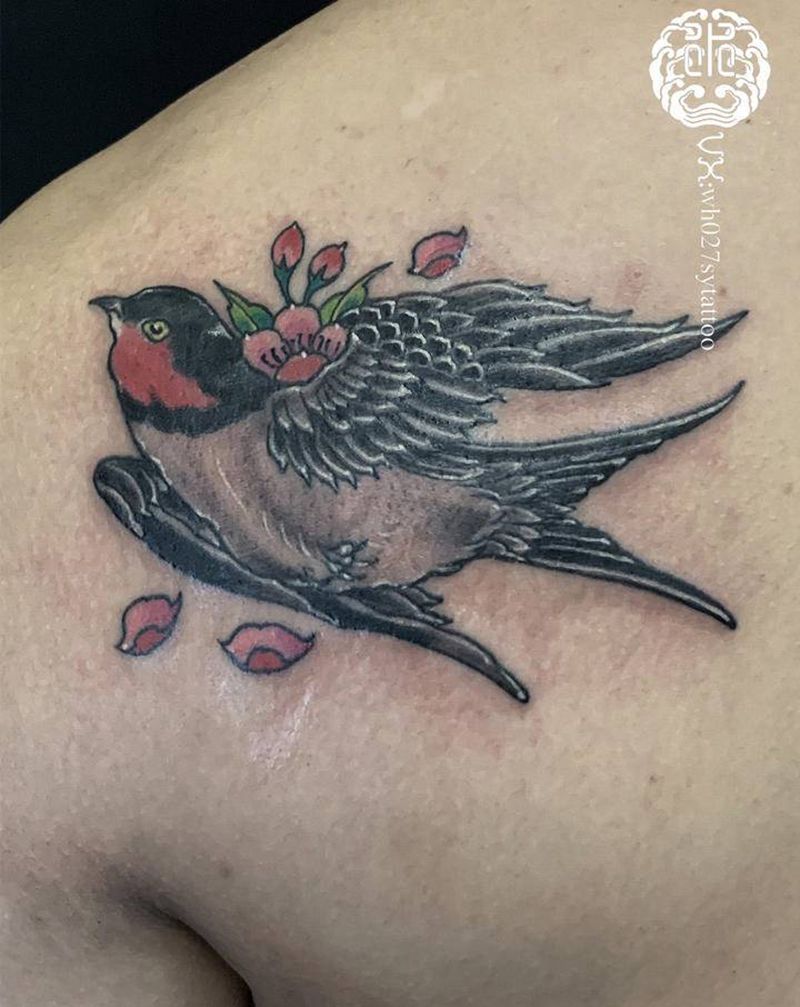 燕子纹身图片_肩部新传统燕子樱花纹身图案