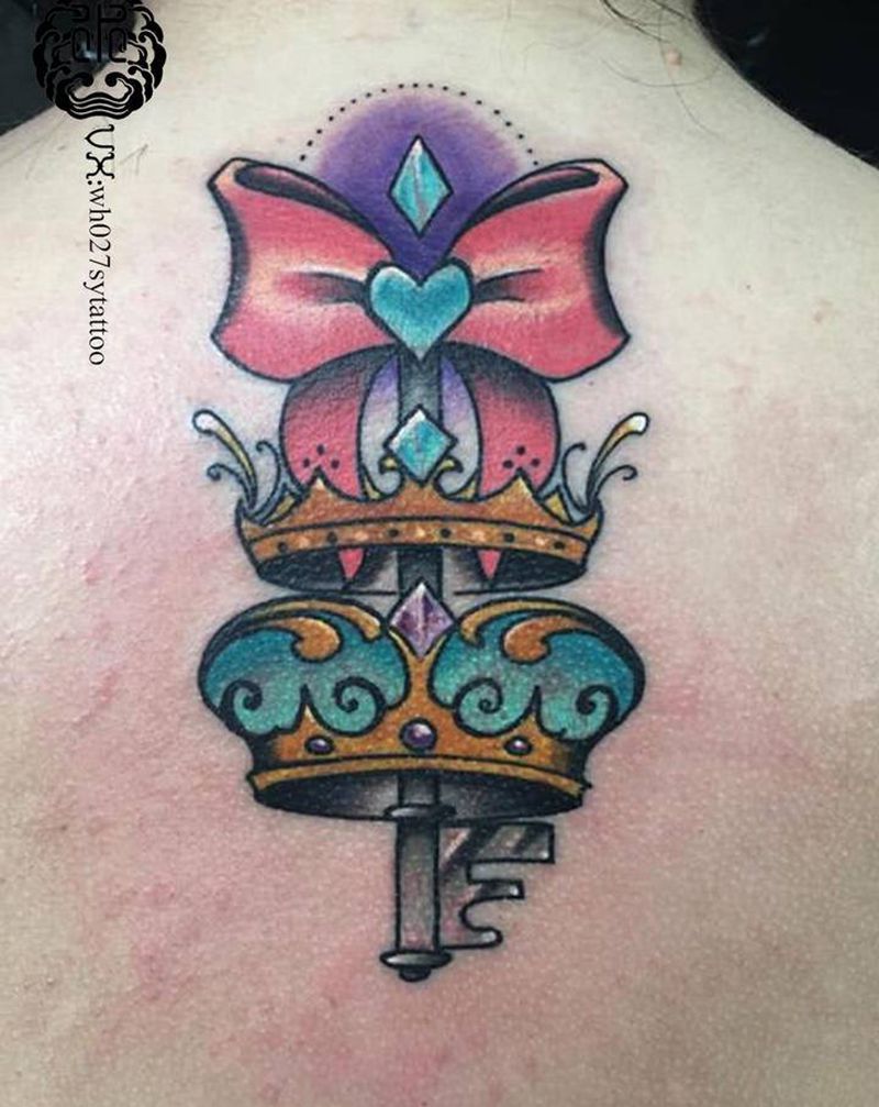皇冠/钥匙/蝴蝶结纹身图片_背部New School钥匙皇冠蝴蝶结纹身图案